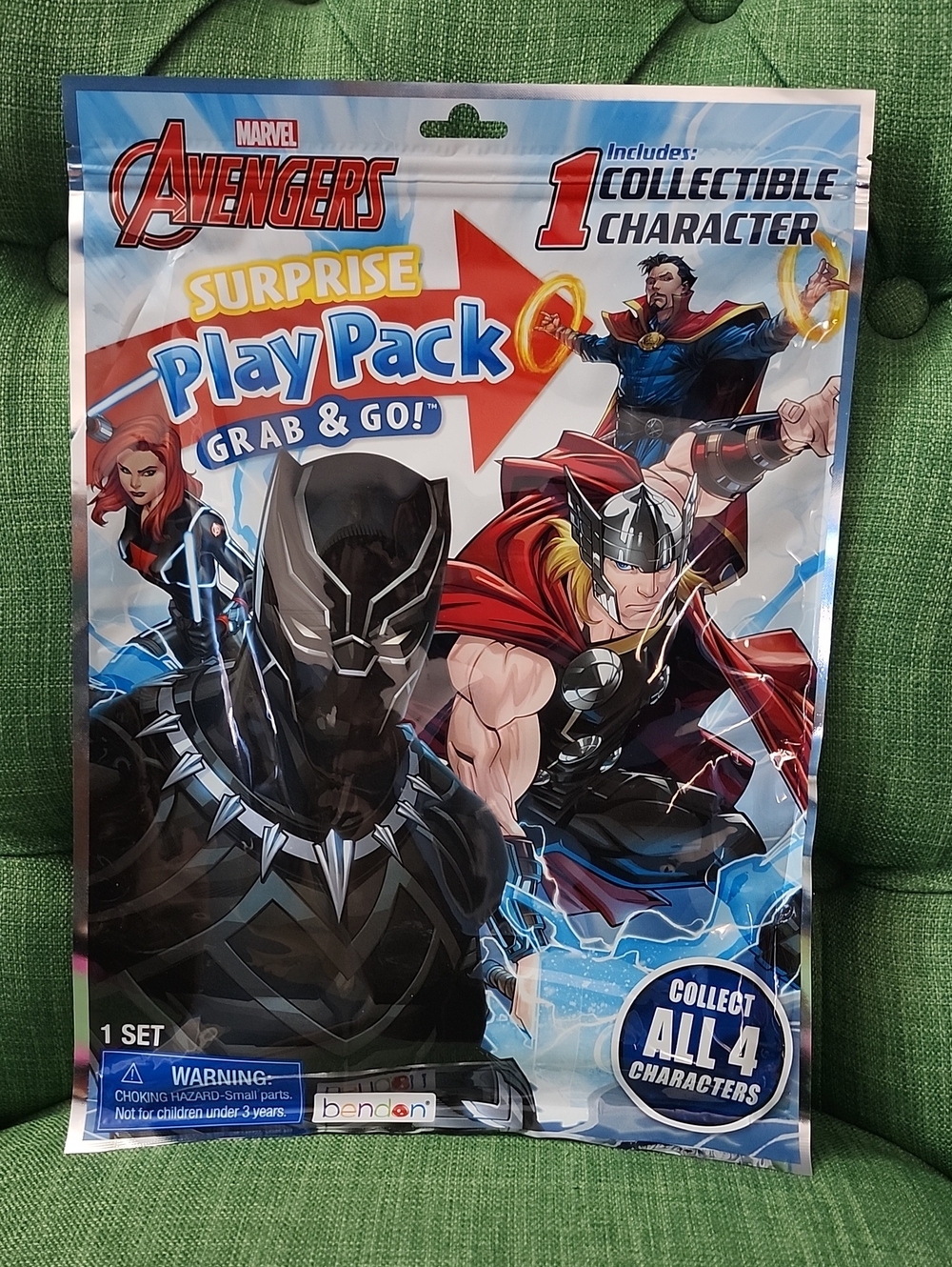 Marvel Avengers Surprise Play Pack - Black & Red